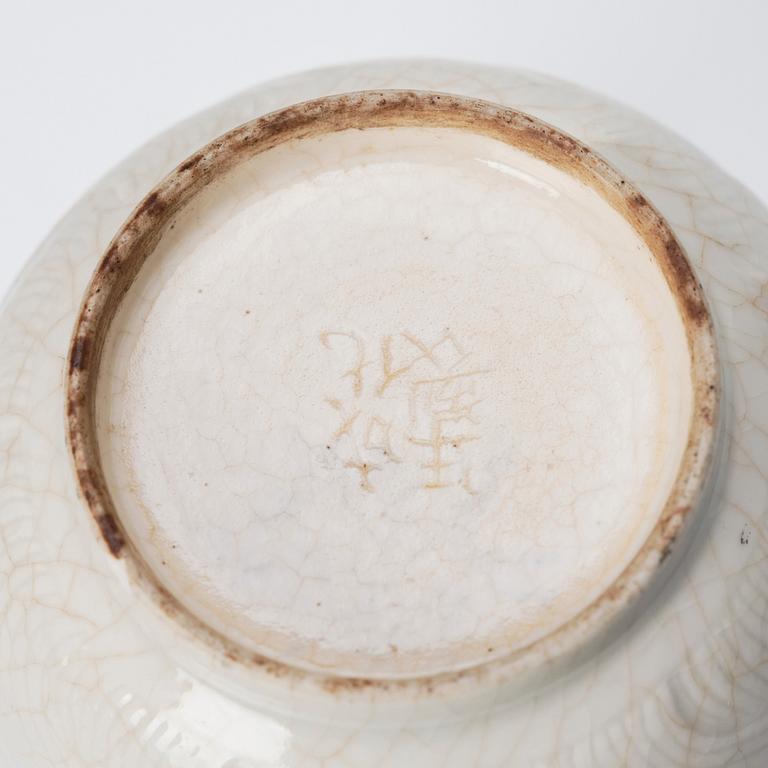 Kopp samt skålfat, blanc de chine. Kina, Qingdynastin, Kangxi (1662-1722).