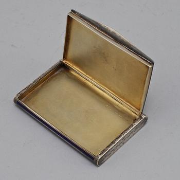 DOSA, silver och emalj, omkring sekelskiftet 1900. Vikt 112 g.