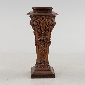 A pedestal form around year 1900.