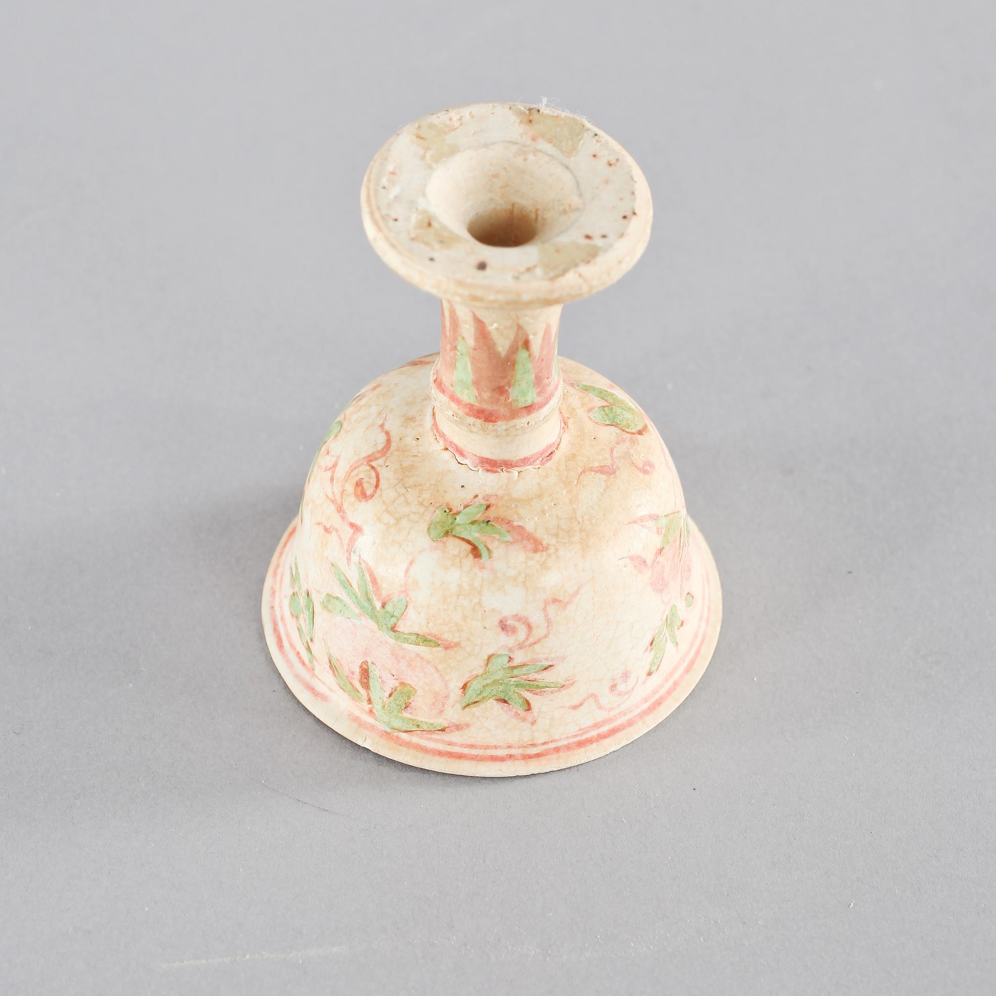 SKÅL PÅ FOT, keramik, Kina, troligtvis Ming.