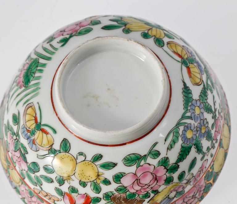 TALLRIKAR, 3 st, SKÅL samt SKÅLFAT, 4 st, porslin. Kina, bl a 1700-tal.