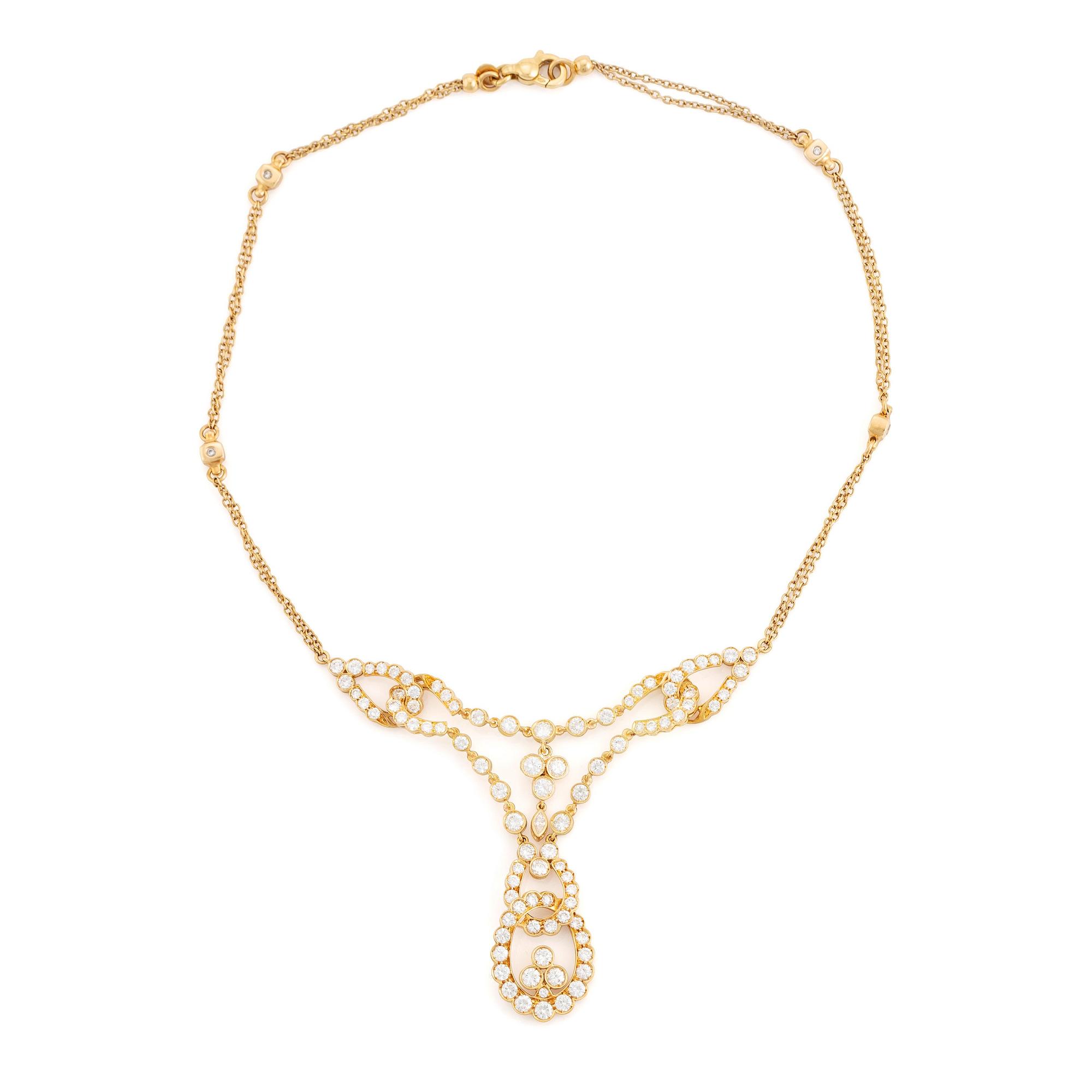 Collier 18K guld med runda briljantslipade diamanter.