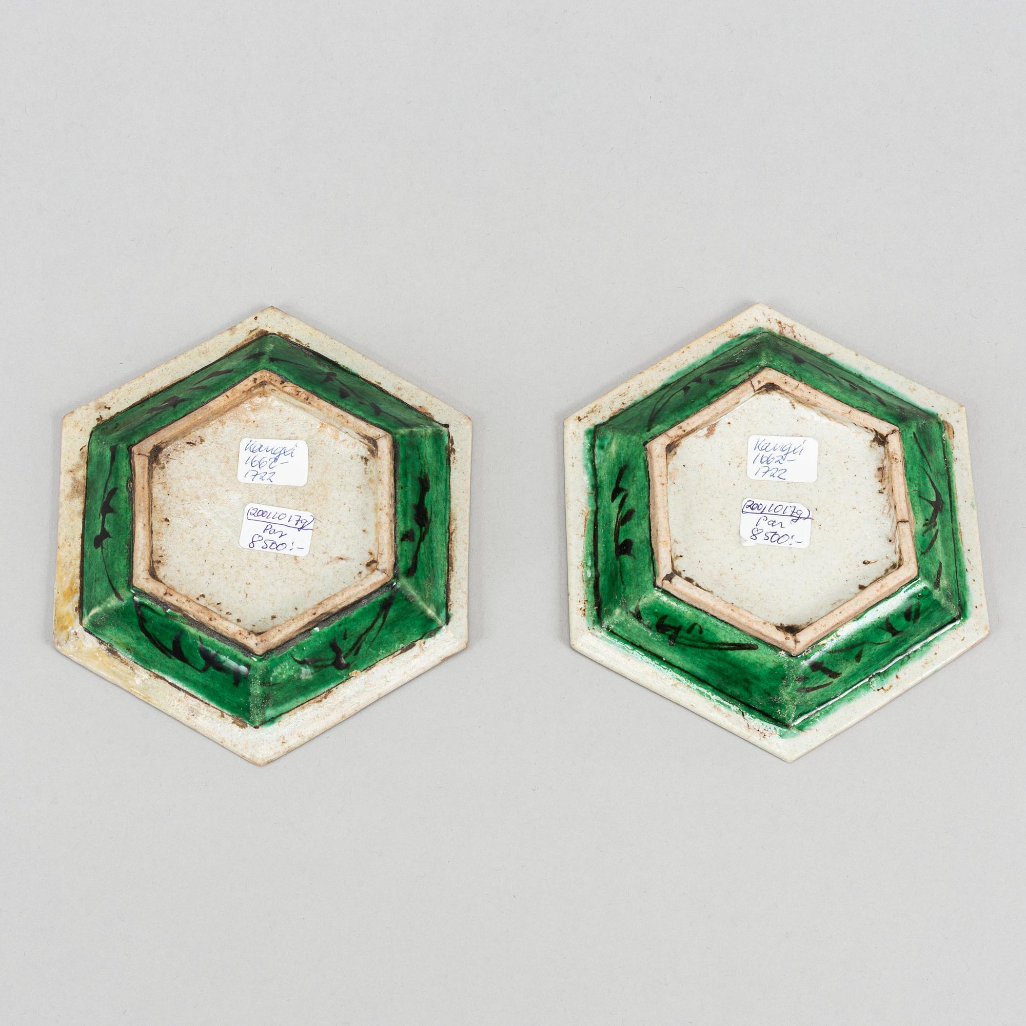 A pair of Kangxi cabaret dishes.