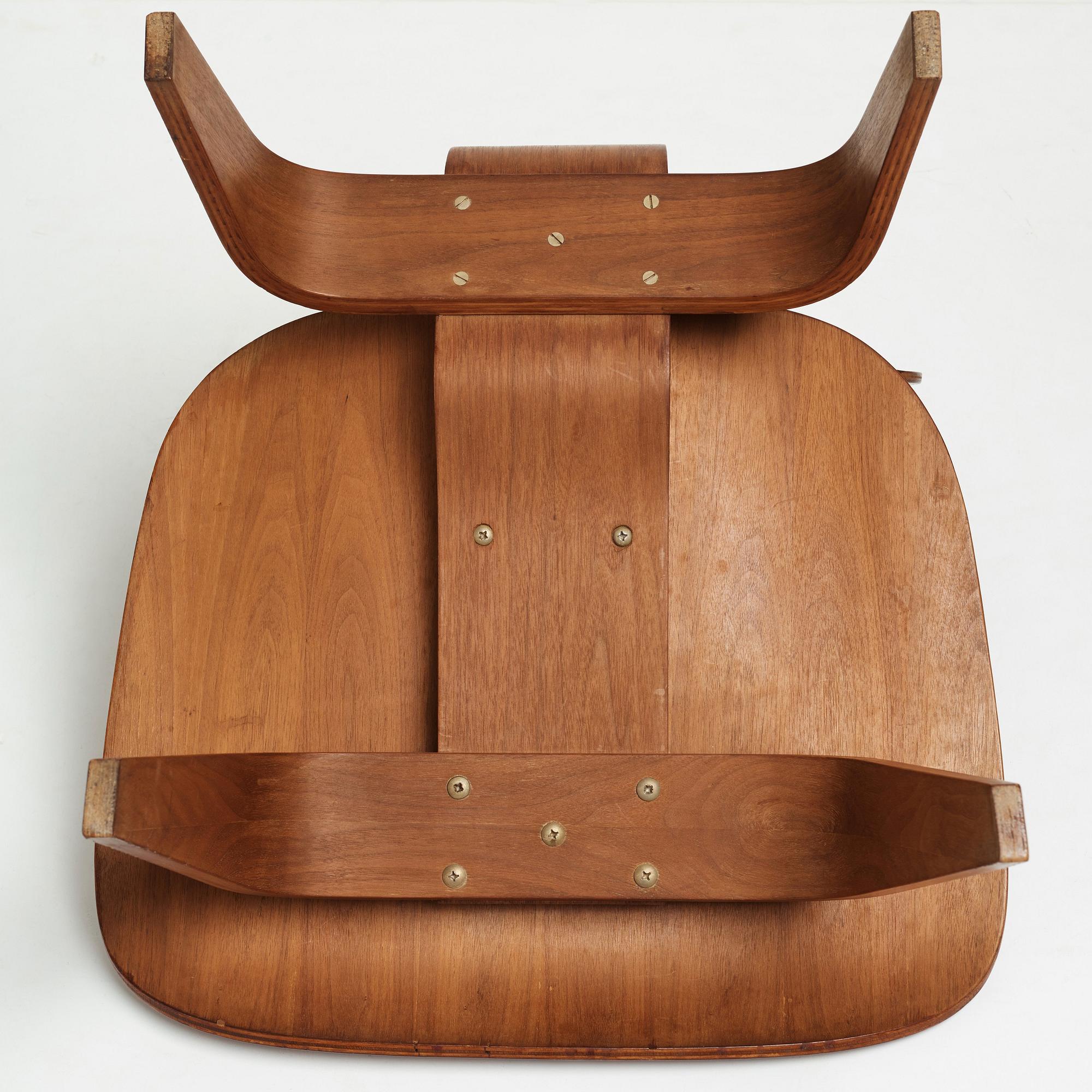 Charles & Ray Eames, a "LCW" chair, Evans Products Co USA, 1940's.