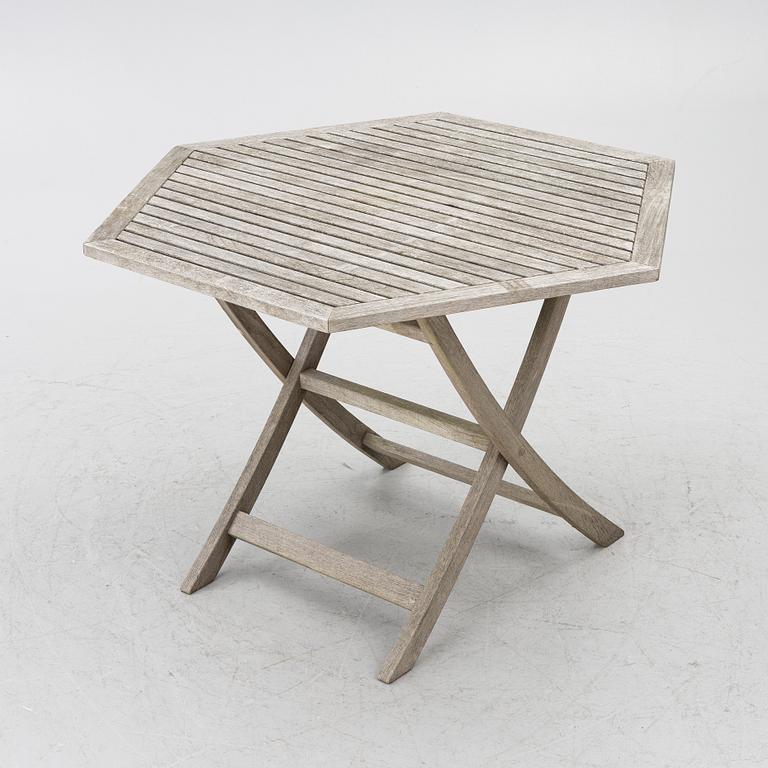 Garden furniture, 5 pieces, Viken and Kargaarden respectively, latter half of the 20th century.
