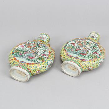 A pair of famille rose Canton moon flasks, late Qing dynasty, 19th Century.