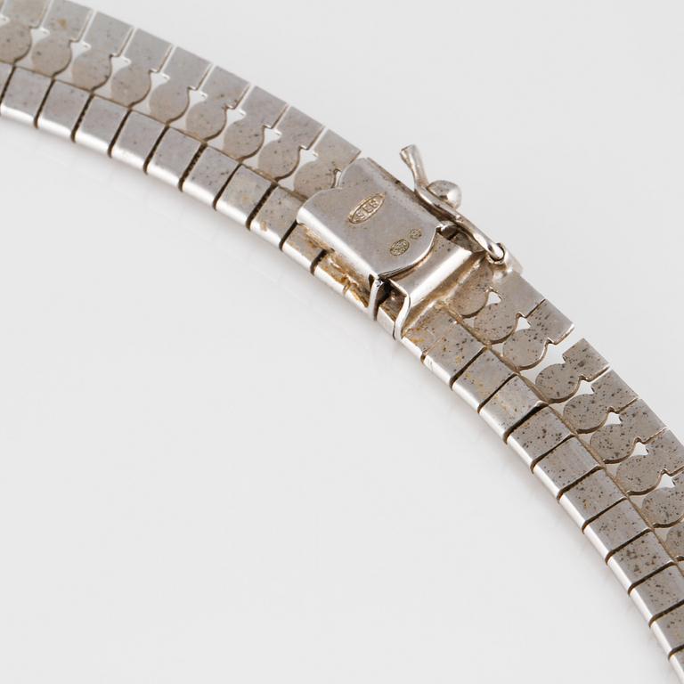 COLLIER, silver, importstämplat. Vikt 27,3 gram.