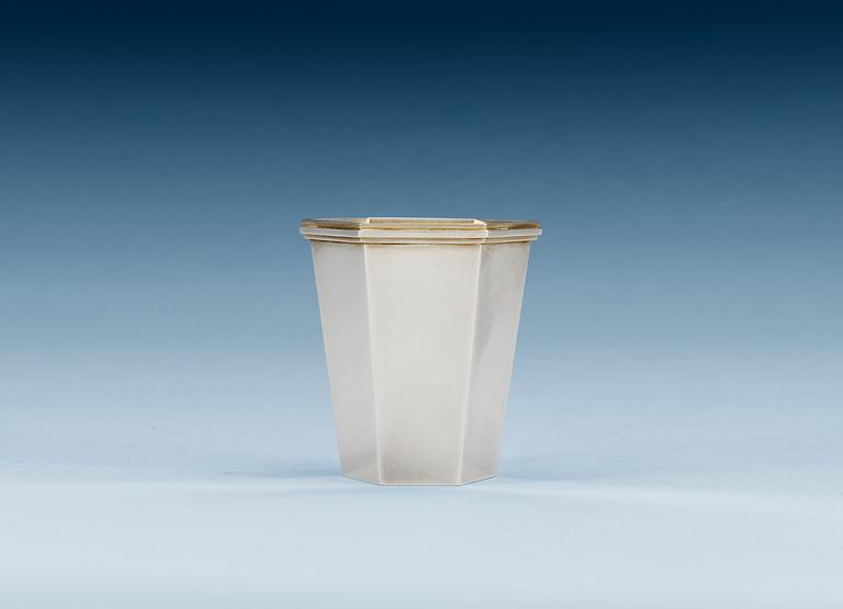 A Wiwen Nilsson sterling vase, Lund 1971.