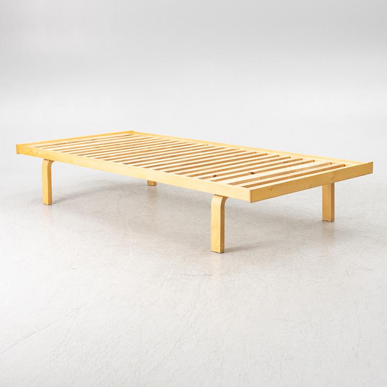 Alvar Aalto, Daybed/bed, model 710, Artek, second half of the 20th century.