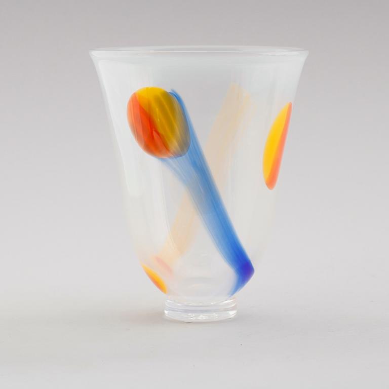 VAS, glas, Berit Johansson, Sjöhyttan, signerad och daterad 1992.