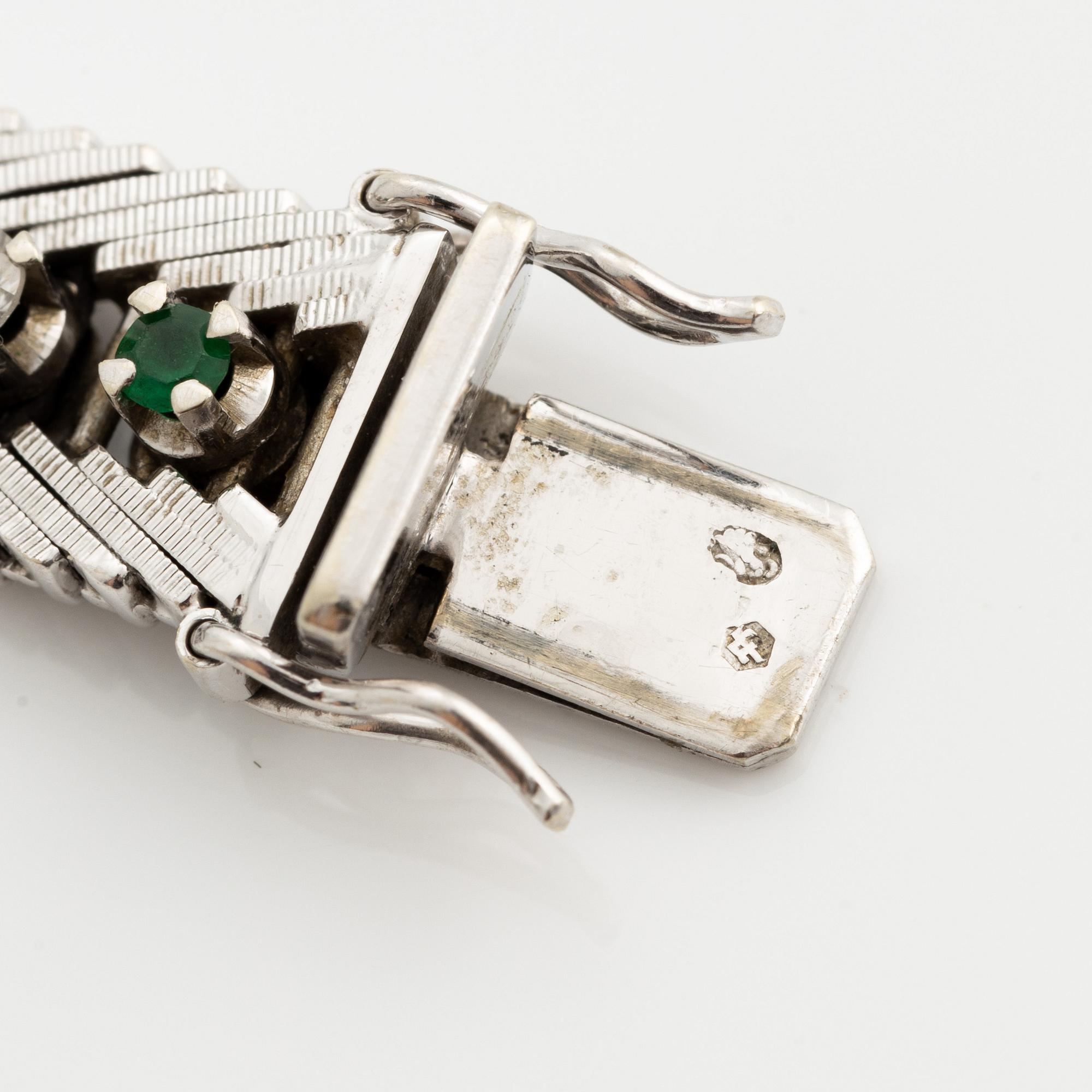 Bracelet 18K gold with round brilliant-cut diamonds and green stones, likely emeralds.