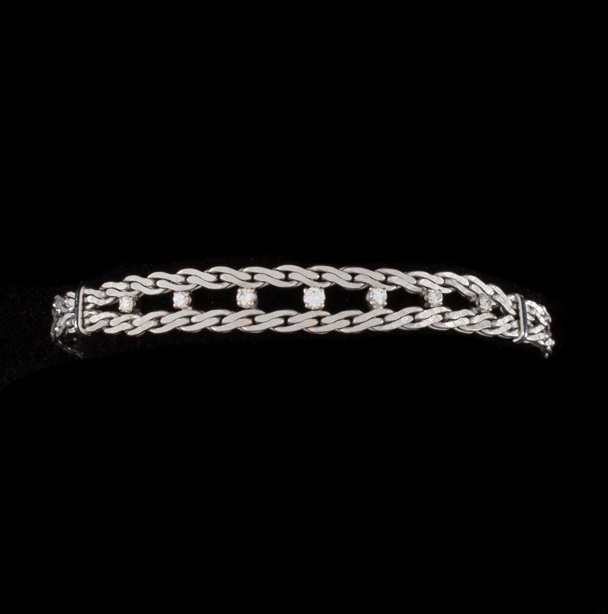 ARMBAND, 14K vitguld, briljantslipade diamanter. Vikt ca 18,1 g.