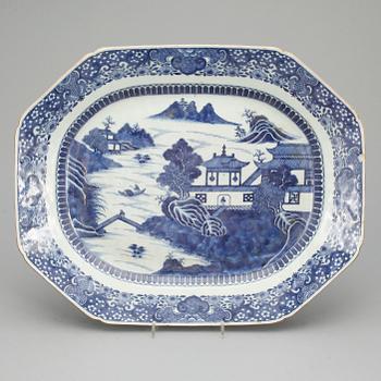 STEKFAT, porslin, Kina, Qianlong 1736-1795.