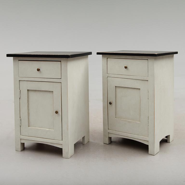 SÄNGBORD, 1 par, 1900-talets första hälft.