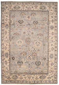 A carpet, Ziegler Design, ca 371 x 253 cm.
