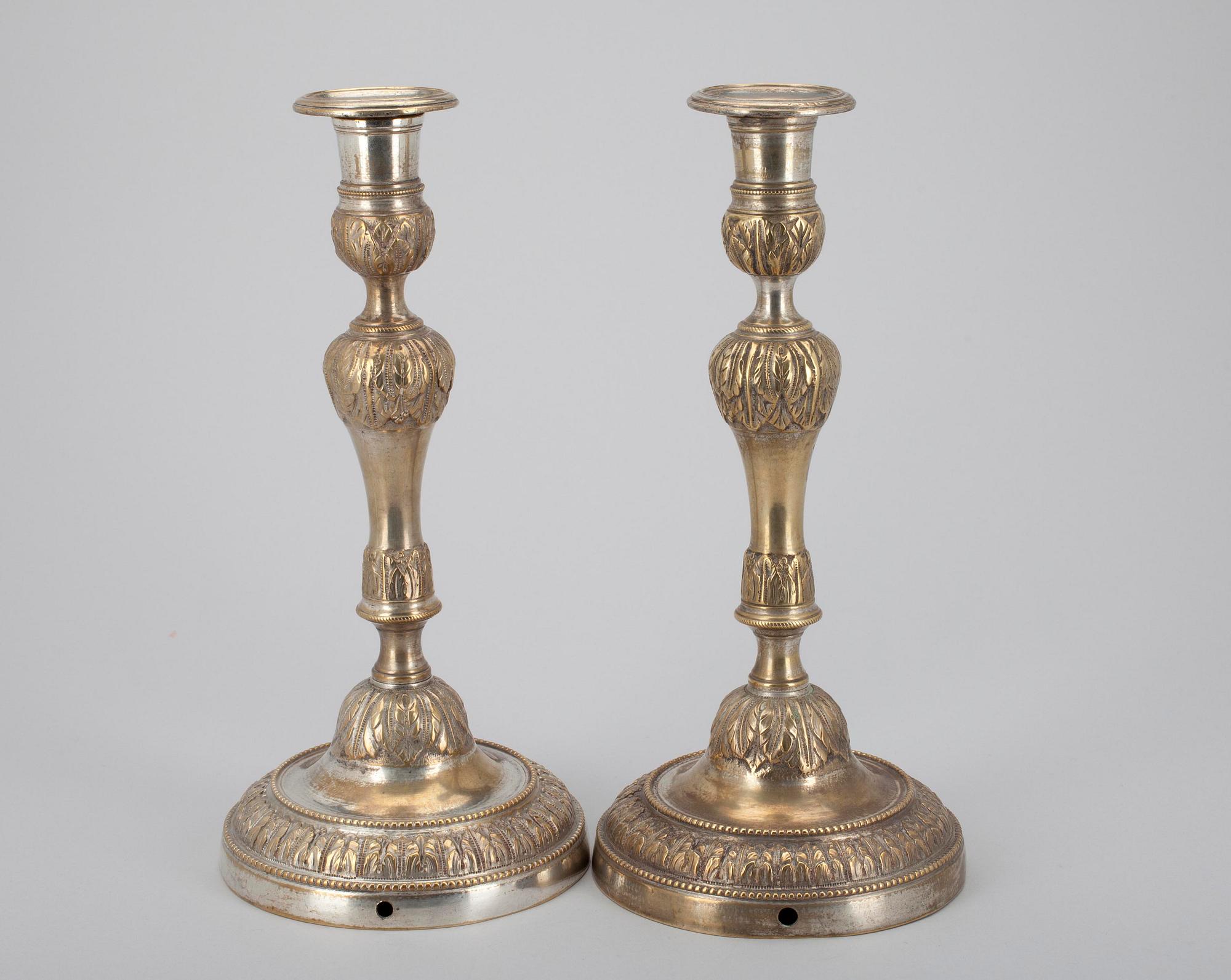 LJUSSTAKAR, ett par, försilvrad brons, Louis XVI-stil, ca 1800.