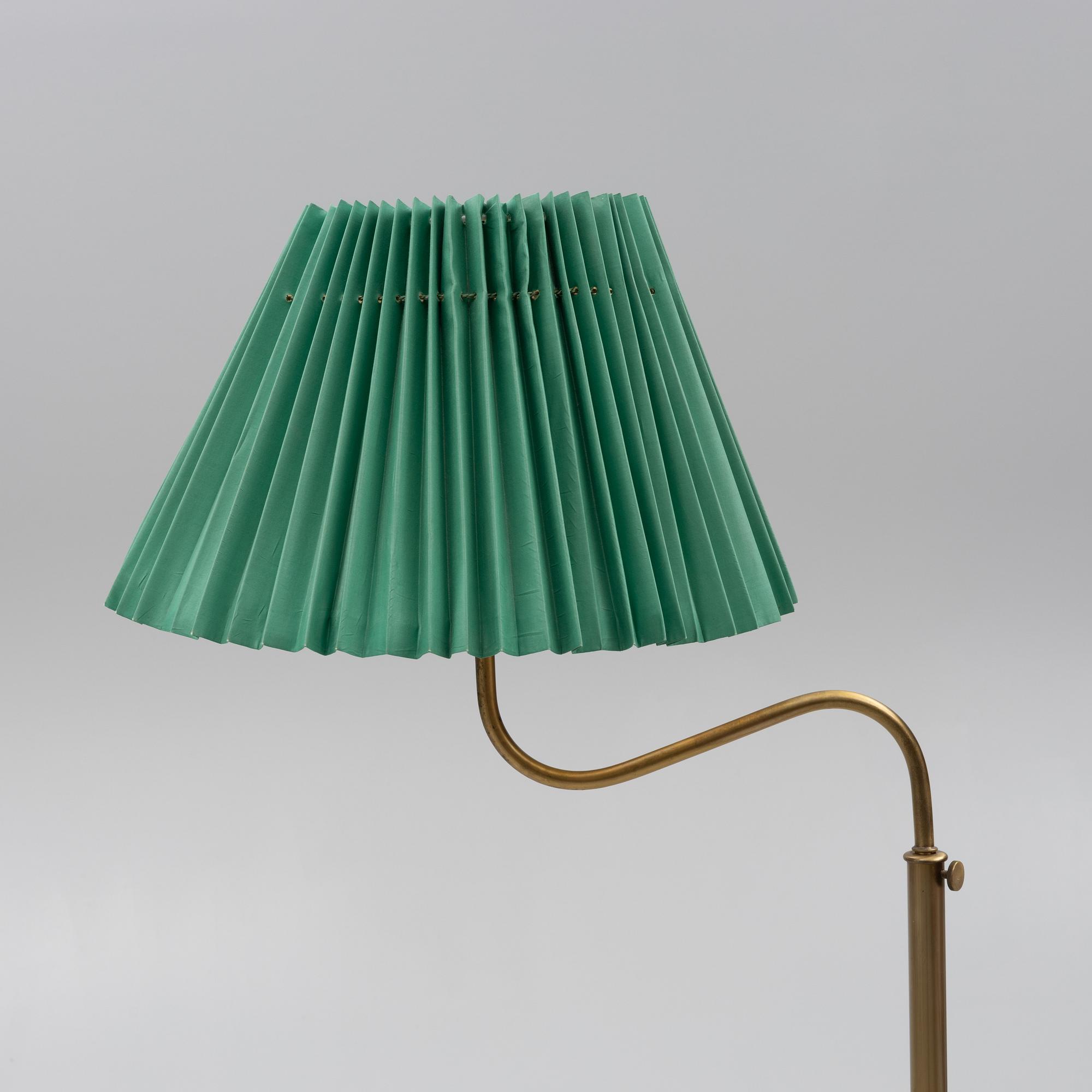 Josef Frank, golvlampa, modell 2568, "Lilla kamelen", Firma Svenskt Tenn.