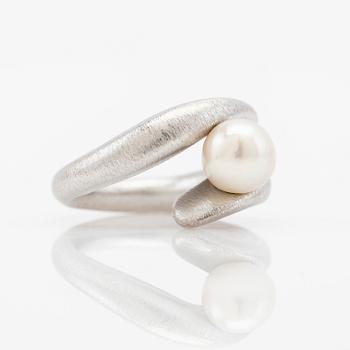 Ole Lynggaard, ring, 18k white gold with pearl.