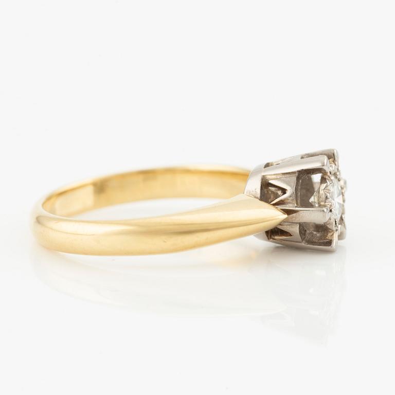 Ring in 18K gold/white gold with a round brilliant-cut diamond.