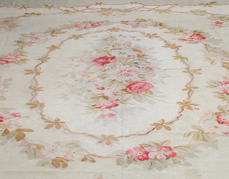 Matta, gobelängteknik, ca 385-387,5 x 391,5-404,5 cm, Aubusson, Frankrike 1800-tal.