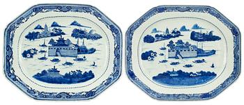 1758. A pair of large blue and white 'Folly Fort' serving dishes, Qing dynasty, 18th Century.