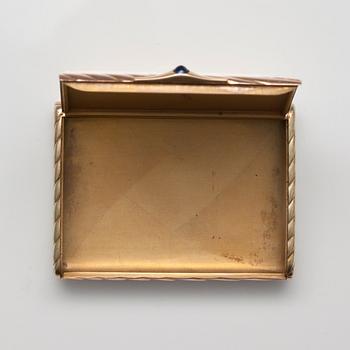 A CIGARETTE CASE, 3 colour gold. Sapphire clasp. Assay master Jakov Ljapunov St. Petersburg 1896-1903. Weight 132 g.
