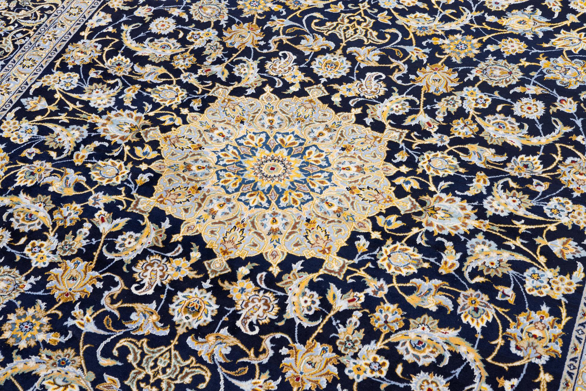 Matta, Keshan, ca 385 x 270 cm.