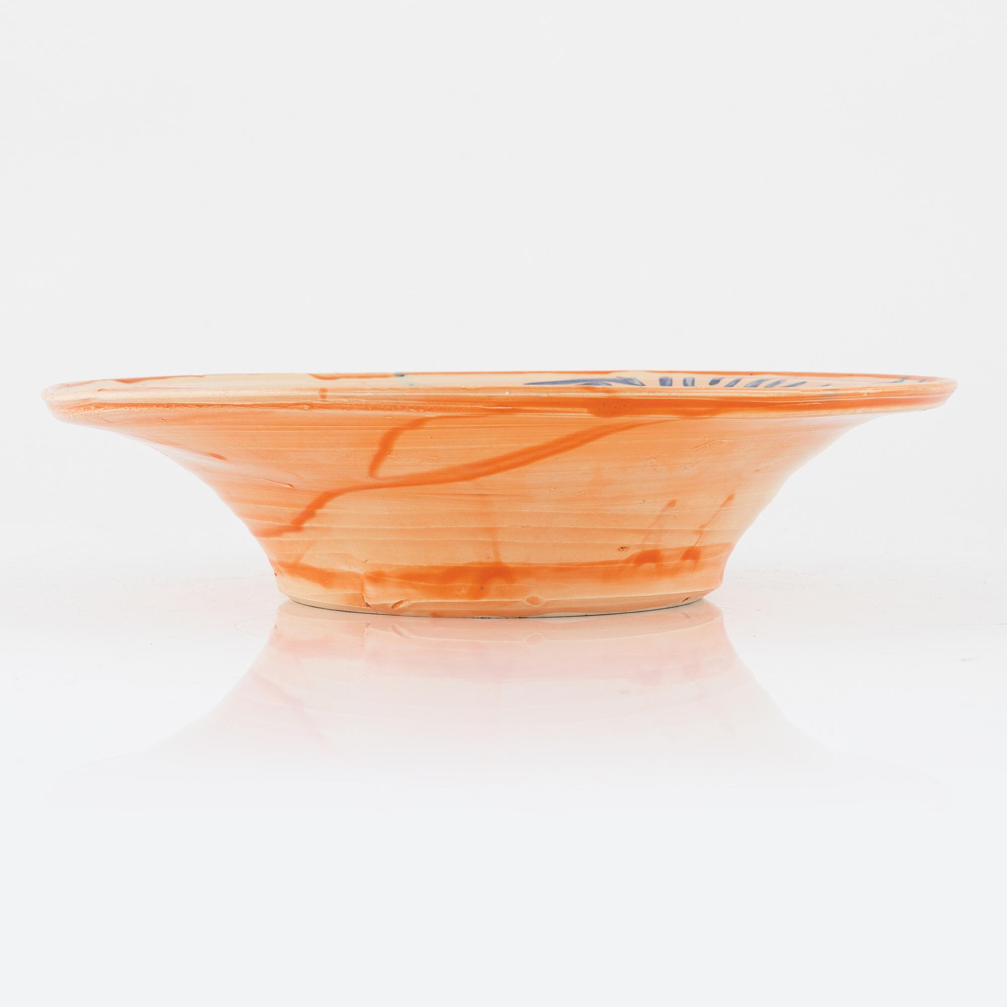 Ulrica Hydman-Vallien, a signed bowl.