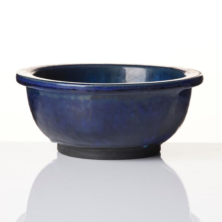 Wilhelm Kåge, a set of two early Farsta stoneware bowls, Gustavsberg 1933 and 1936.
