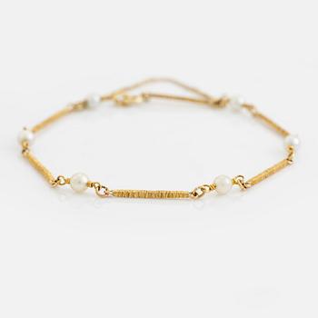 14K gold and pearl bracelet and necklace.