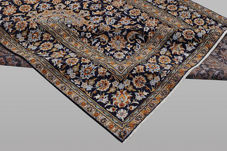 A carpet, Kashan, ca 348 x 237 cm.