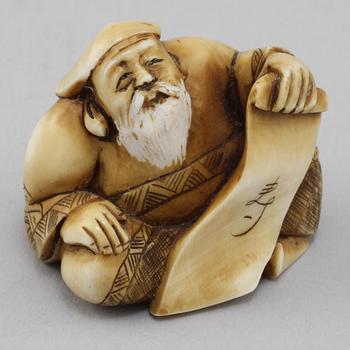 NETSUKE, ben, Japan, signerad, 1900-talets första hälft.