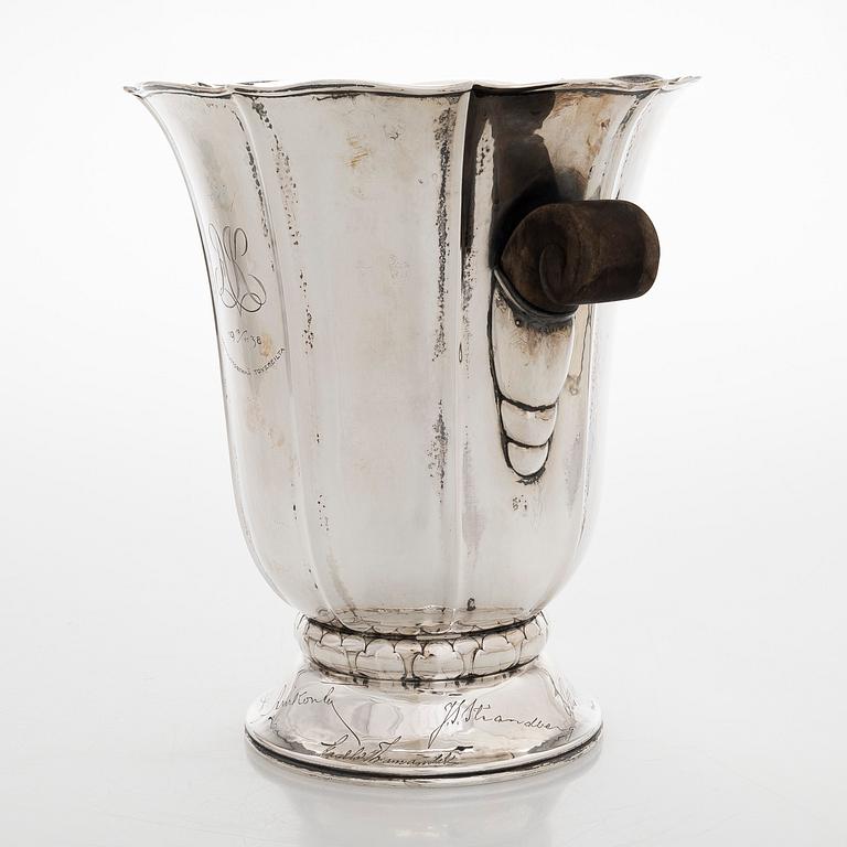 A 1030s silver champagne cooler, Kultakeskus, Hämeenlinna 1936.