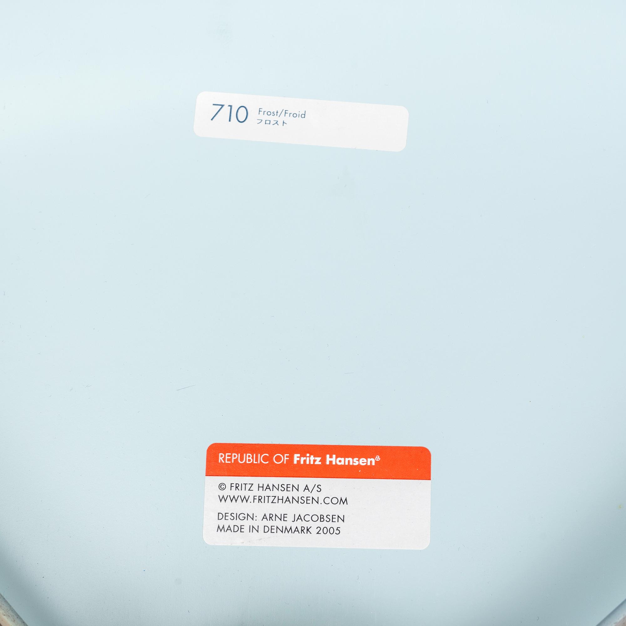 Arne Jacobsen, three 'Serie 7' chairs, Fritz Hansen 2005.