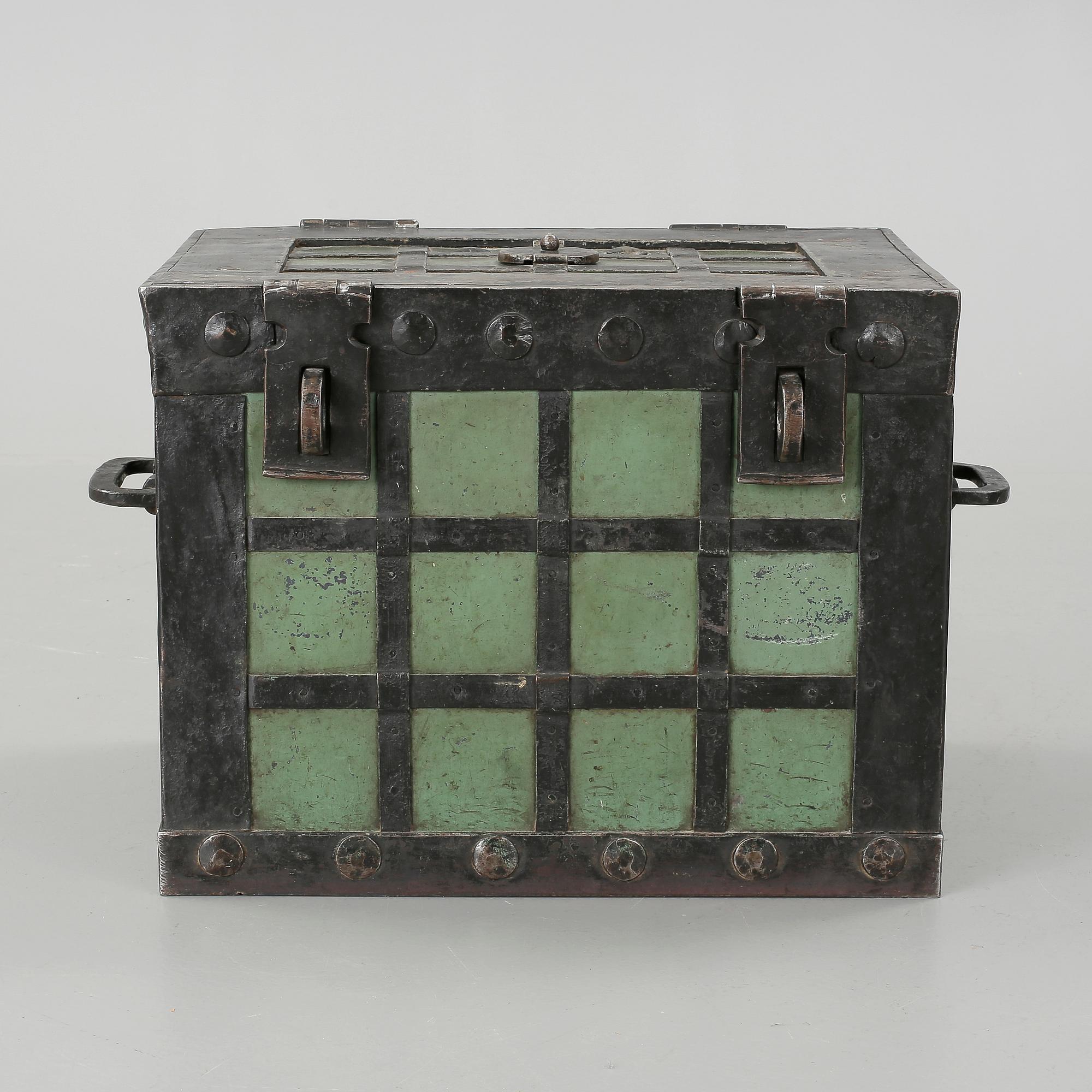 KASSAKISTA, metall, 1900-talets början.