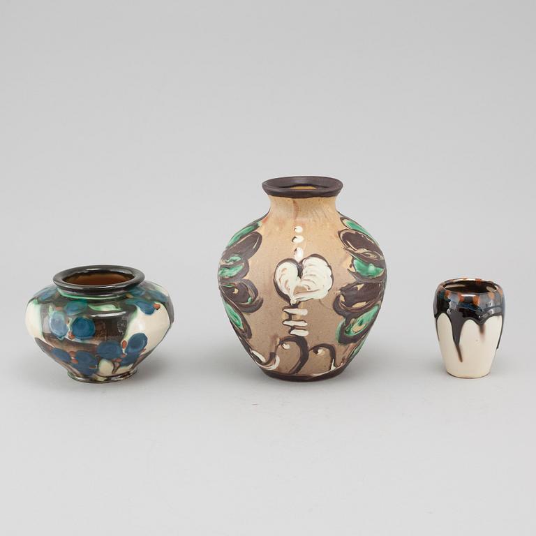 HERMANN AUGUST KÄHLER, five pieces of earthenware, signed.