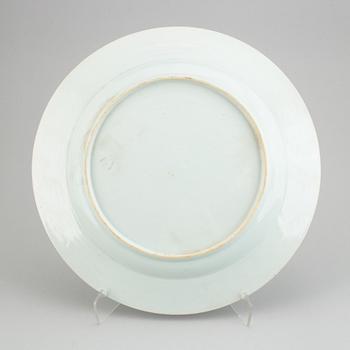 A blue and white serving dish, Qing dynasty, Qianlong (1736-95).