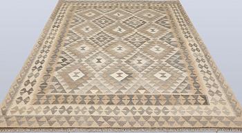 A Kilim rug, approx. 296 x 183 cm.
