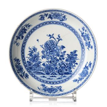 1332. A Chinese soft paste dish, Qing dynasty, 18th century with a Chenghua mark.