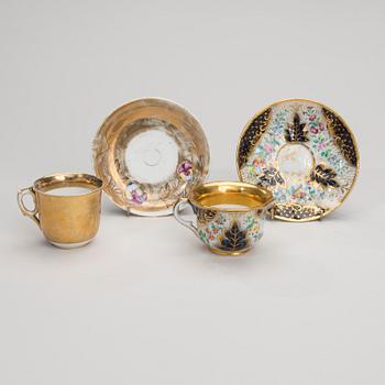 KAFFEKOPP MED FAT, porslin, Kuznetsov Dulevo fabriken 1864-1889, KAFFEKOPP MED FAT, porslin, 1830-tal, Ryssland.