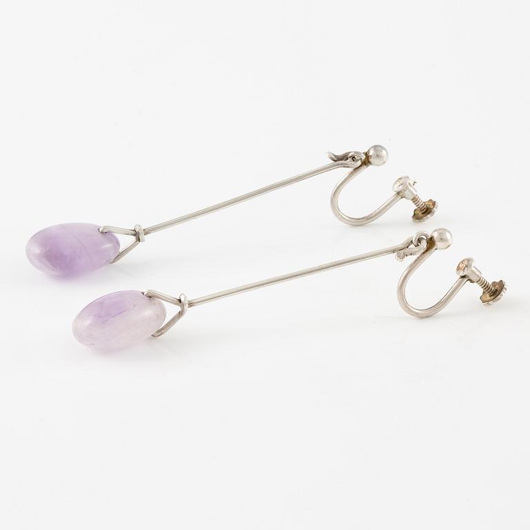 Vivianna Torun Bülow-Hübe, a pair of earrings, sterling silver with amethyst, for Georg Jensen.