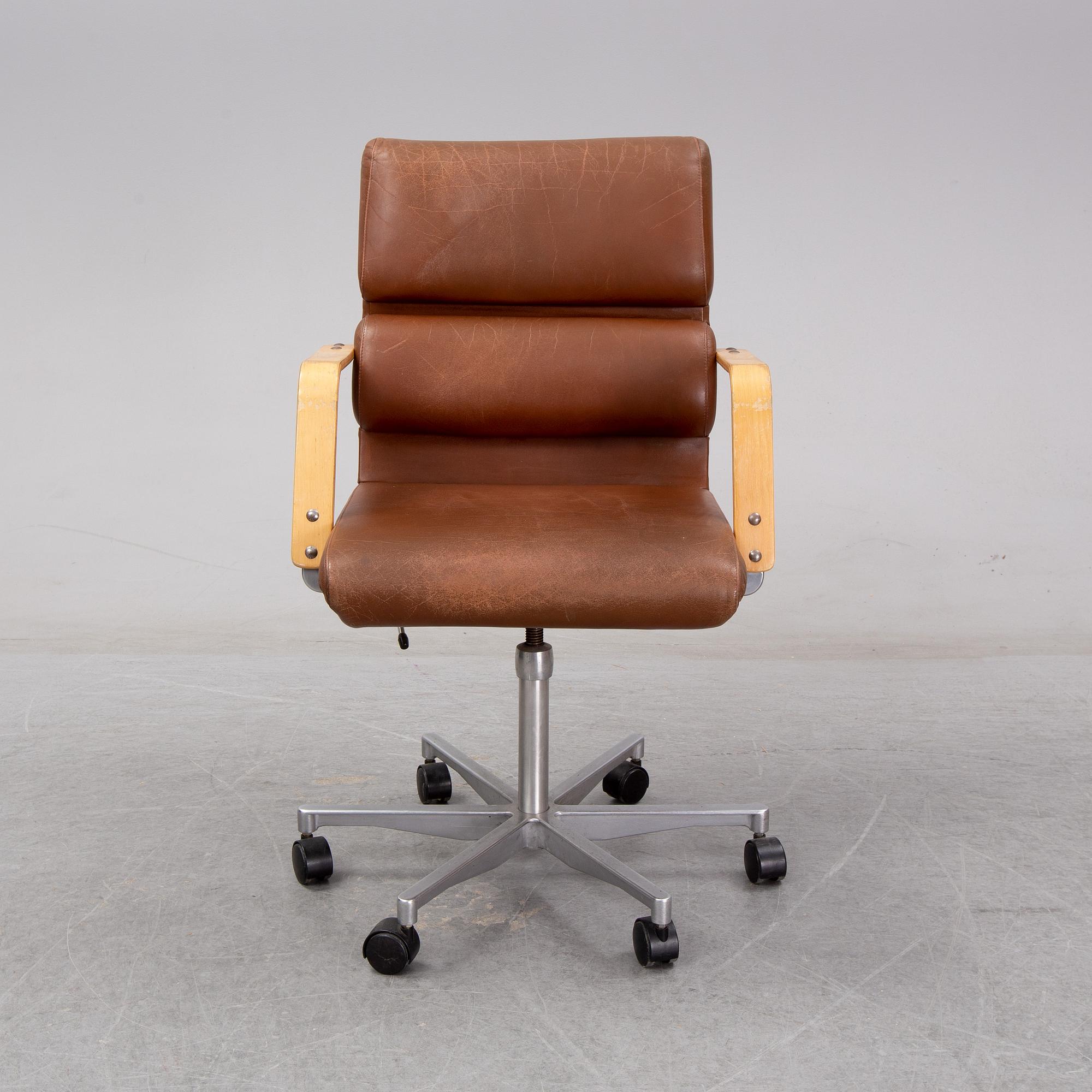 Yrjo Kukkapuro a brown leather Plaano desk chair Haimi Finland. Bukowskis