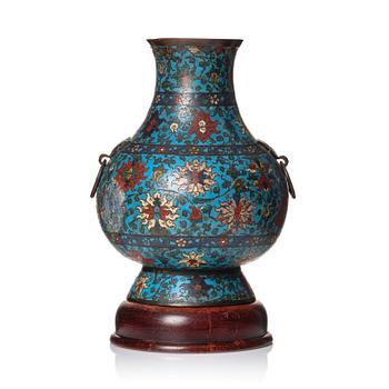 Kruka, Hu, cloisonné. Mingdynastin (1368-1644).