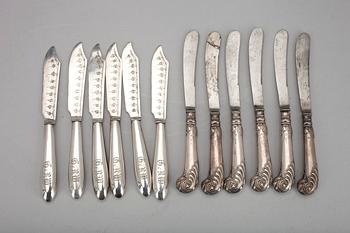 HEDELMÄVEITSIÄ, 6 kpl, hopeaa, Suomi, paino noin 166 g, ja VOIVEITSIÄ, 6 kpl, kahvat hopeaa, Birmingham, Englanti 1908.