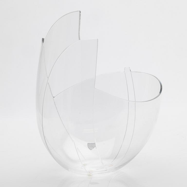 Gunnar Cyrén, Bowl, boat-shaped, Orrefors, 1983.