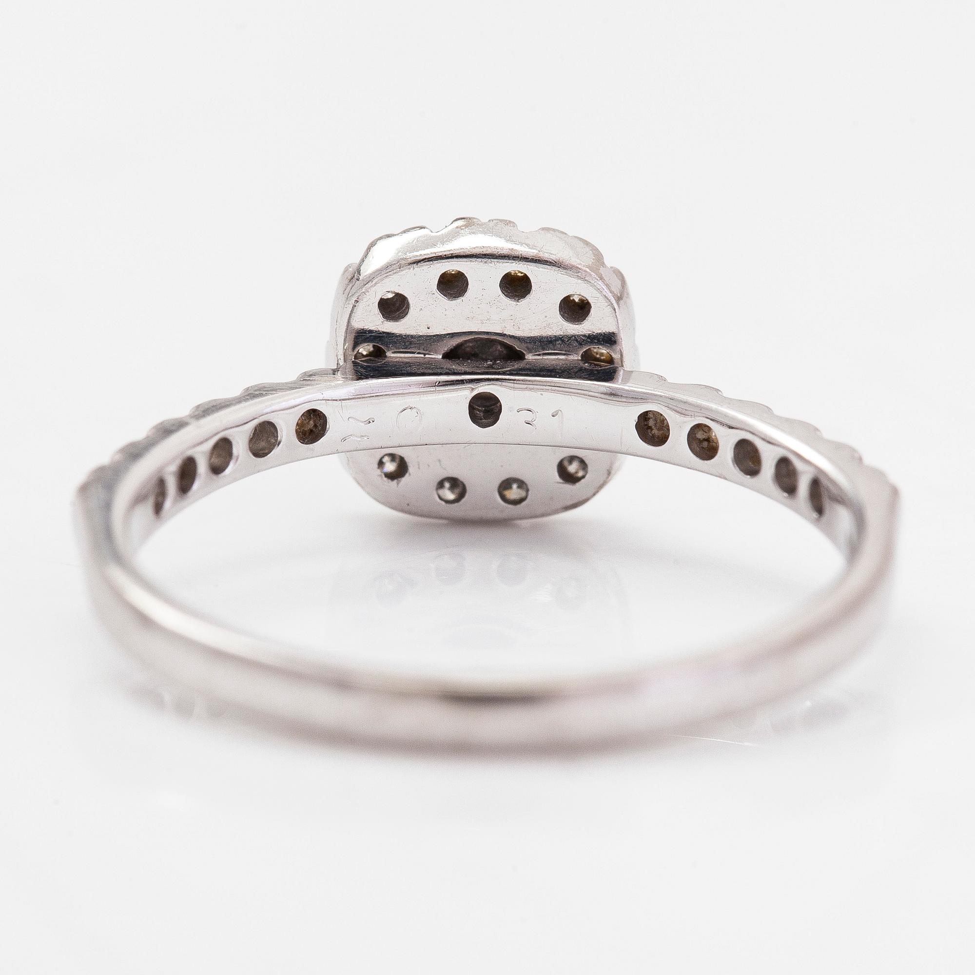 Tillander "Red Label" ring, 14K vitguld, med diamanter totalt ca 0.31 ct. Helsingfors 2017.