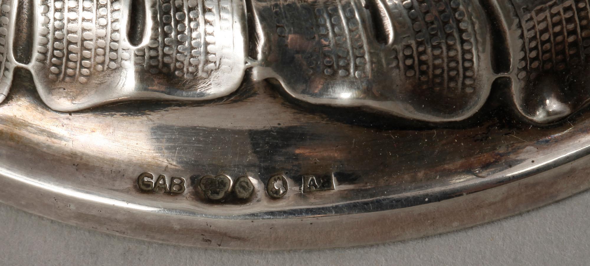 BÄGARE, 2 st, silver, GAB, Stockholm, 1912 och 1927. Vikt 417.