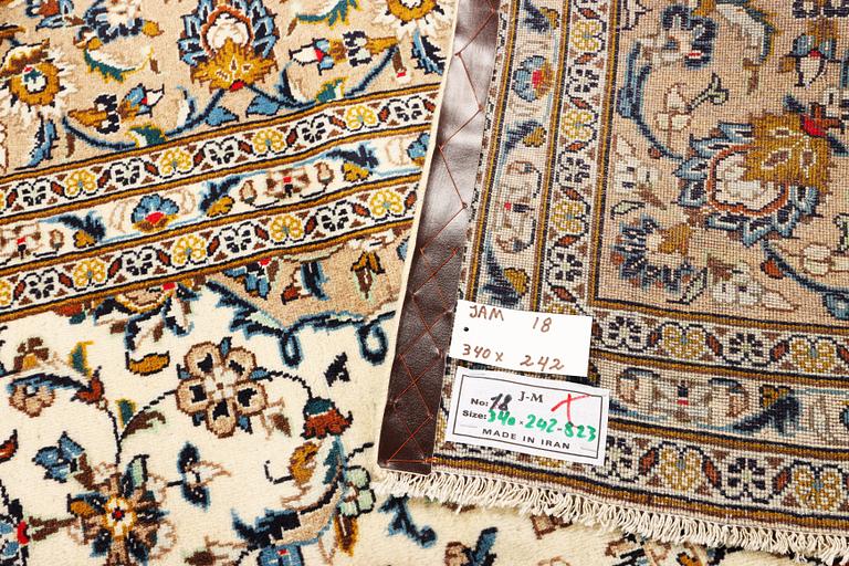 A Kashan carpet, c. 340 x 242 cm.