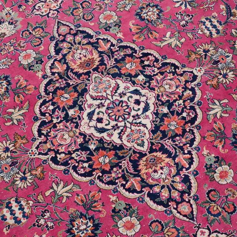 A CARPET, semi-antique Kashan, around 344 x 230 cm.