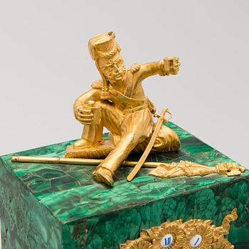 BORDSUR, malakit och förgylld brons, Frankrike 1800-talets mitt.